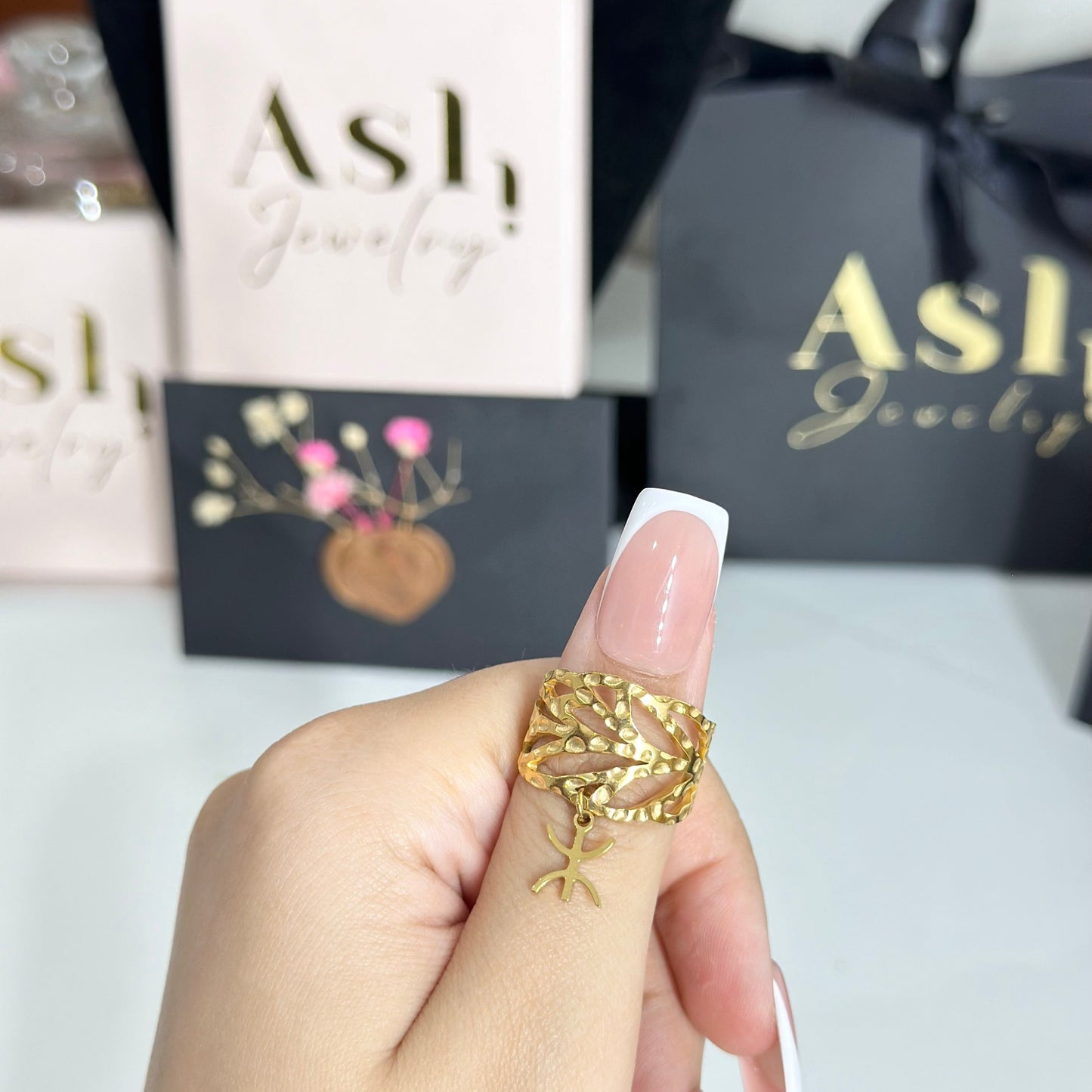 Bague ⵣ