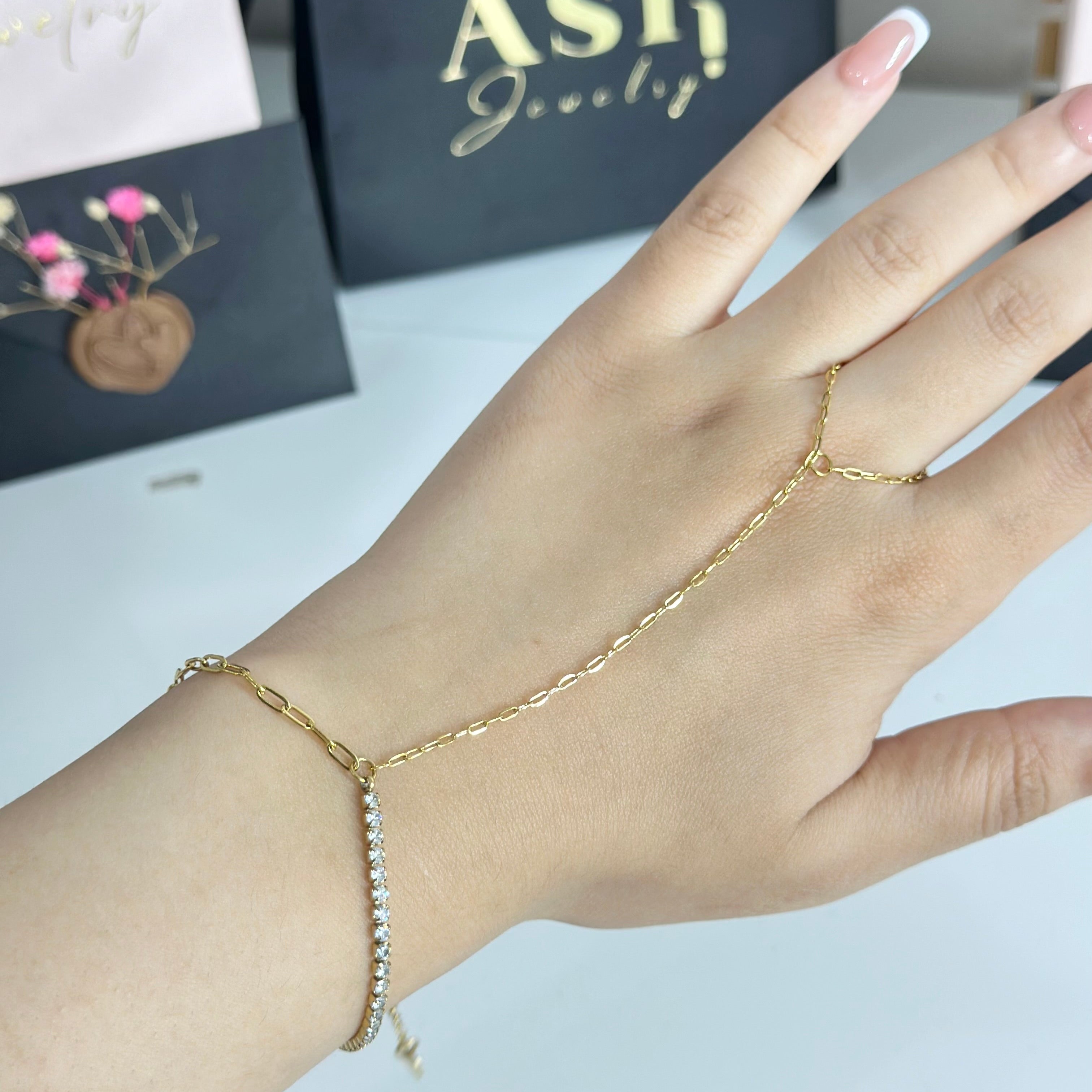 Chaine de main YEJIN