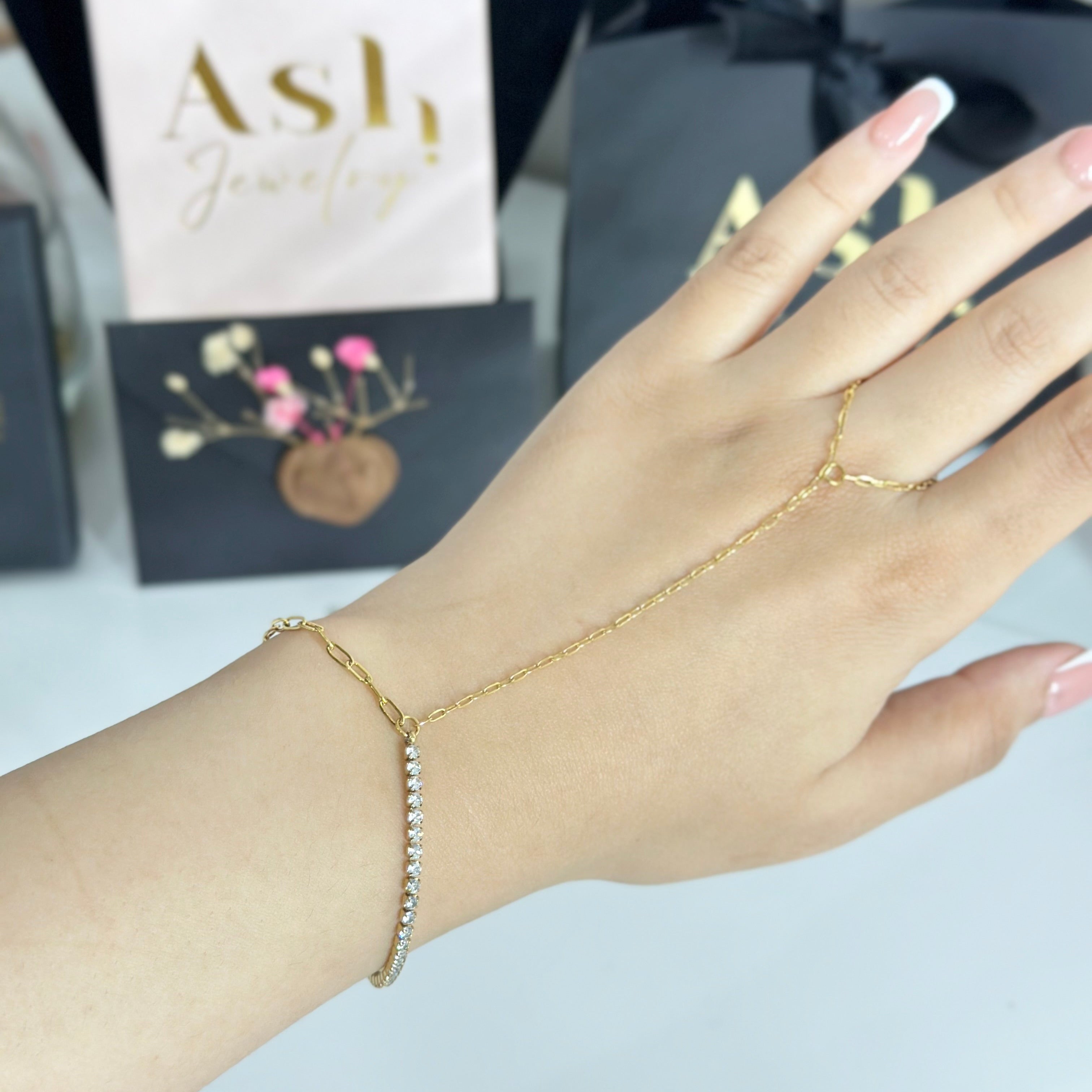 Chaine de main YEJIN