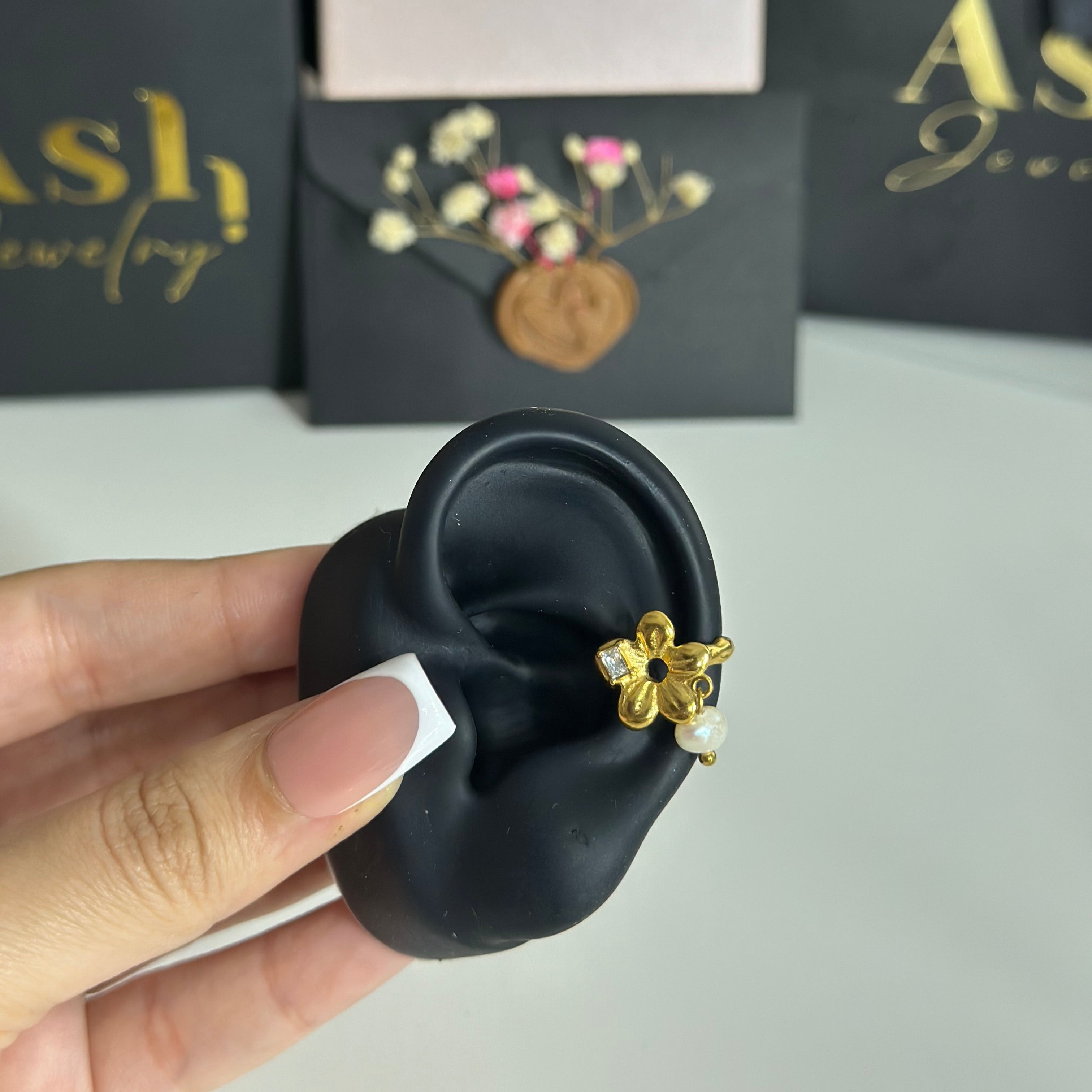 Ear cuff FLOWER-1 piece (sans piercing)