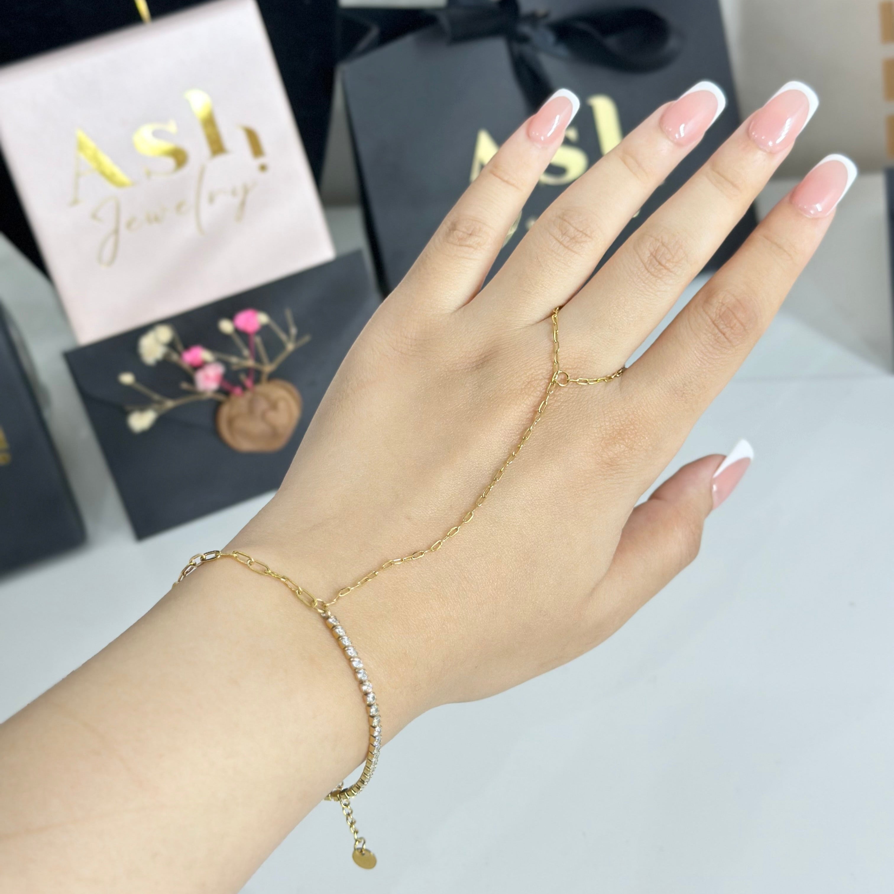 Chaine de main YEJIN