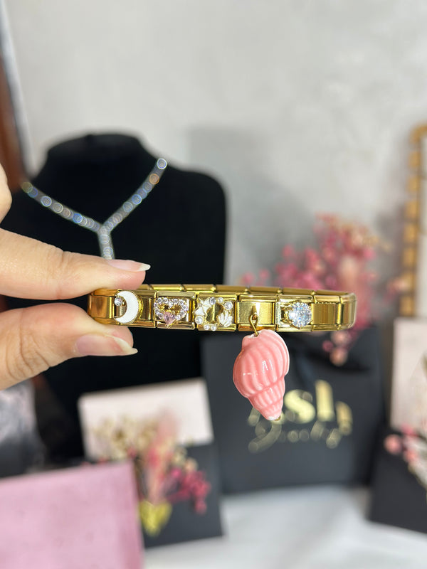 Porte tes charms préférés et crée un look qui te ressemble vraiment. 💕